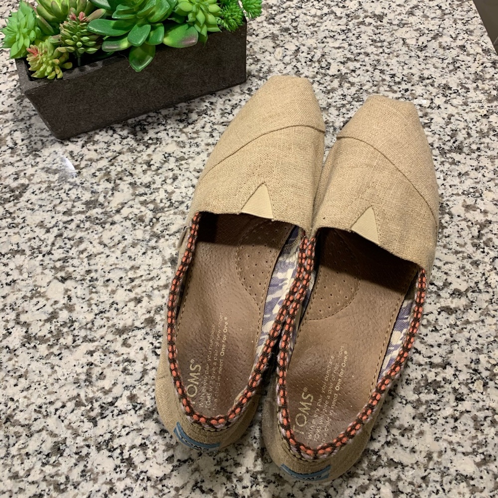 Toms